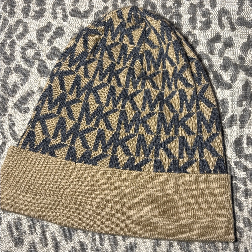 Michael Kors Beige and Navy Beanie classic monogram stocking cap winter logo hat